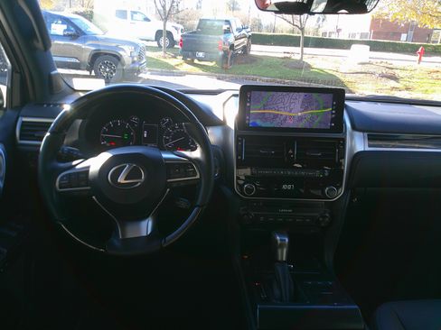 Used 2023 Lexus GX 460 Premium image 32