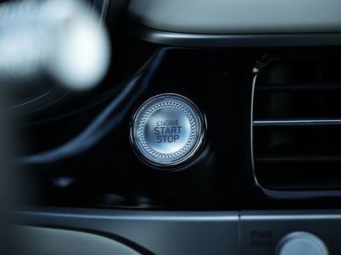 Used 2026 Genesis G70 2.5T image 33