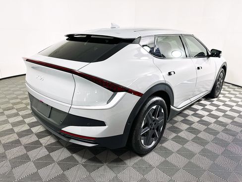 Used 2025 Kia EV6 Light w/ Light LR Technology Package image 3