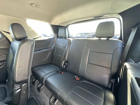 Used 2021 Chevrolet Traverse LS image 23