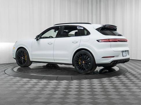 Certified 2024 Porsche Cayenne Turbo image 40