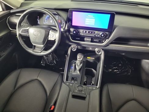 Used 2025 Toyota Grand Highlander AWD image 16