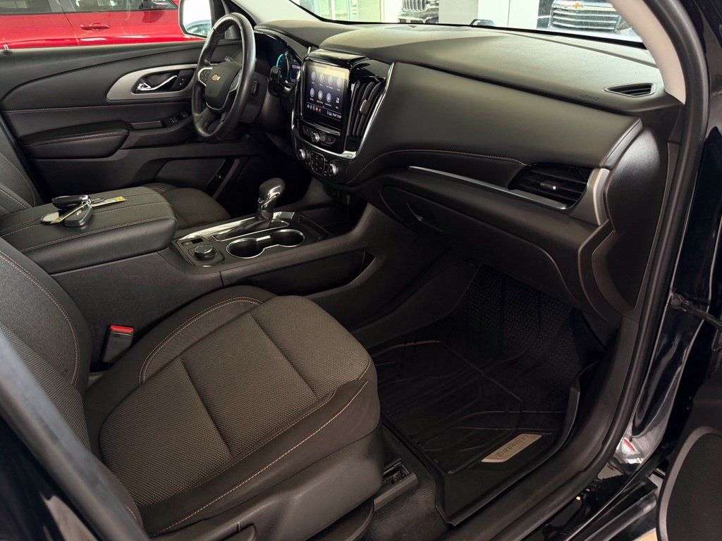 Used 2021 Chevrolet Traverse LT FWD image 17