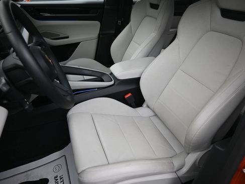 Used 2024 Porsche Macan 4 Electric image 11