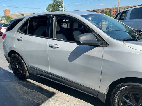 Used 2018 Chevrolet Equinox LS FWD image 24