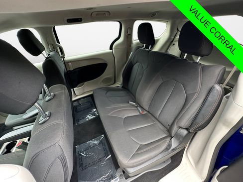 Used 2019 Chrysler Pacifica L FWD image 13