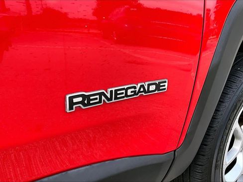 Used 2016 Jeep Renegade Latitude AWD/4WD image 10