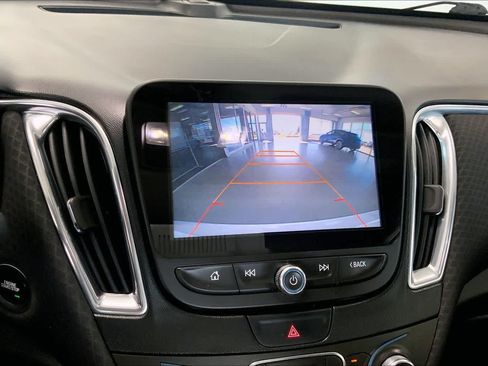 Used 2017 Chevrolet Malibu LT FWD image 24