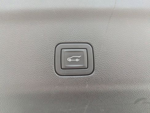 Certified 2023 GMC Yukon Denali image 9