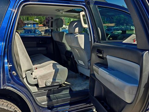 Used 2010 Toyota Sequoia SR5 AWD/4WD image 40