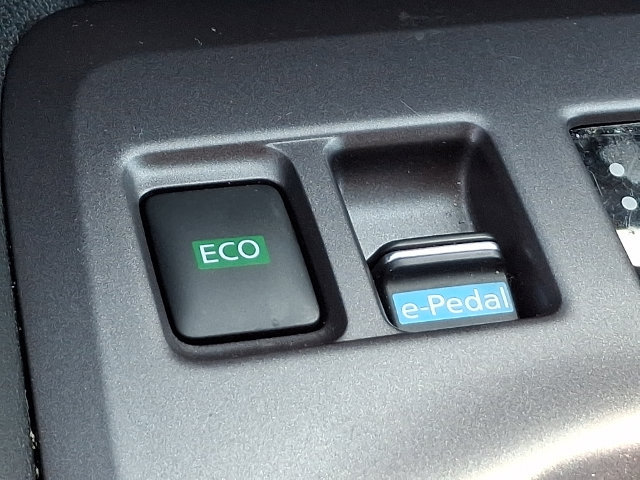 Used 2025 Nissan Leaf S FWD image 17