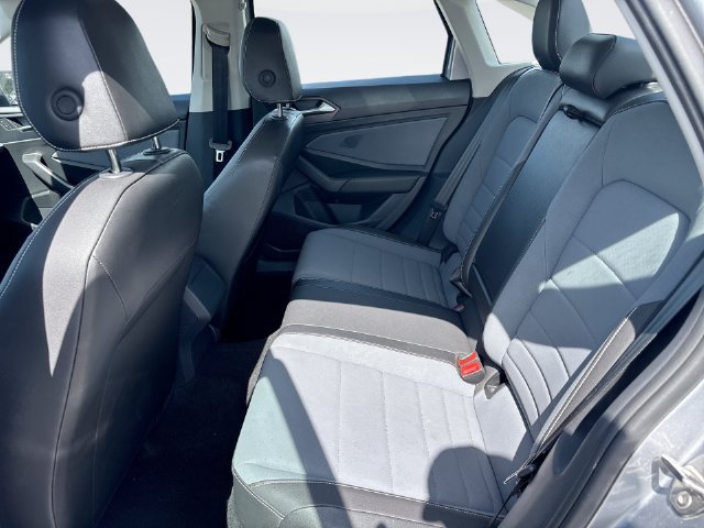 Used 2025 Volkswagen Jetta SE FWD image 22