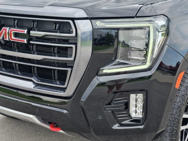 Used 2024 GMC Yukon AT4 w/ Technology Package AWD/4WD image 9