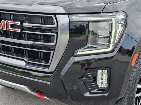 Used 2024 GMC Yukon AT4 w/ Technology Package AWD/4WD image 9