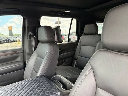 Used 2022 Chevrolet Tahoe Z71 w/ Z71 Off-Road Package AWD/4WD image 9