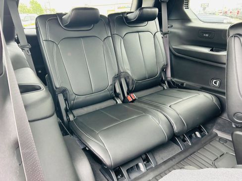 Used 2025 Jeep Grand Cherokee L Limited AWD/4WD image 36