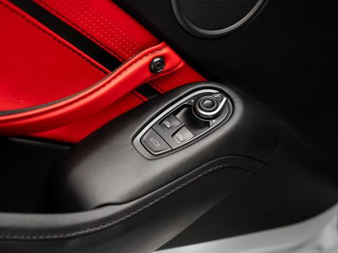 Used 2019 Aston Martin V8 Vantage Coupe RWD image 54