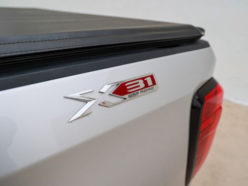 Used 2021 GMC Sierra 1500 SLT image 16