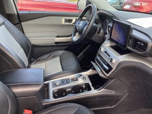 Used 2023 Ford Explorer XLT w/ Equipment Group 202A AWD/4WD image 22