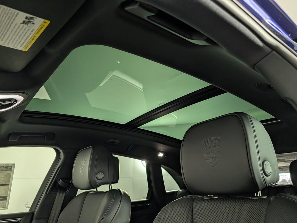 Certified 2026 Porsche Macan AWD/4WD image 31