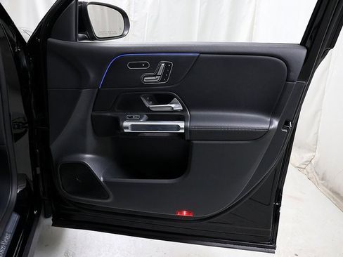 Certified 2026 Mercedes-Benz GLB 250 4MATIC image 32