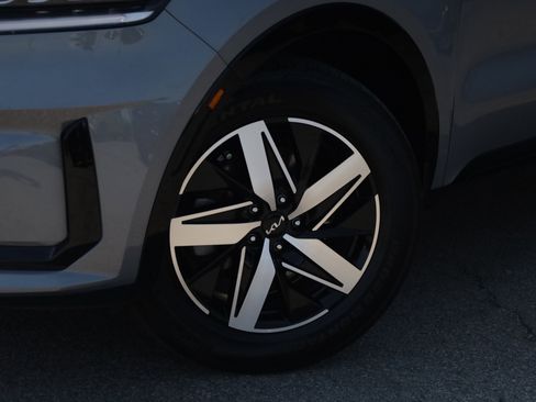 Used 2023 Kia Sorento S FWD image 24