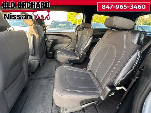 Used 2024 Chrysler Pacifica Touring FWD image 14