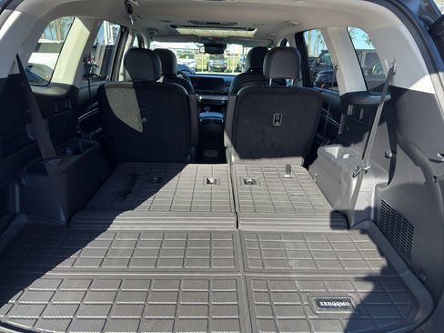 Used 2025 Kia Telluride EX w/ EX Captain's Chair Package image 17