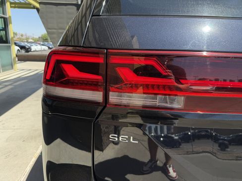 Used 2024 Volkswagen Atlas Peak Edition SEL AWD/4WD image 14