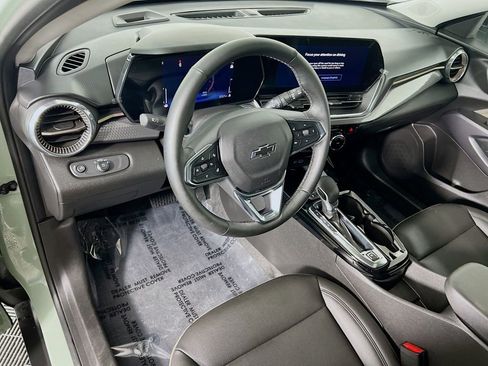 Used 2025 Chevrolet Trax ACTIV w/ Sunroof Package image 9