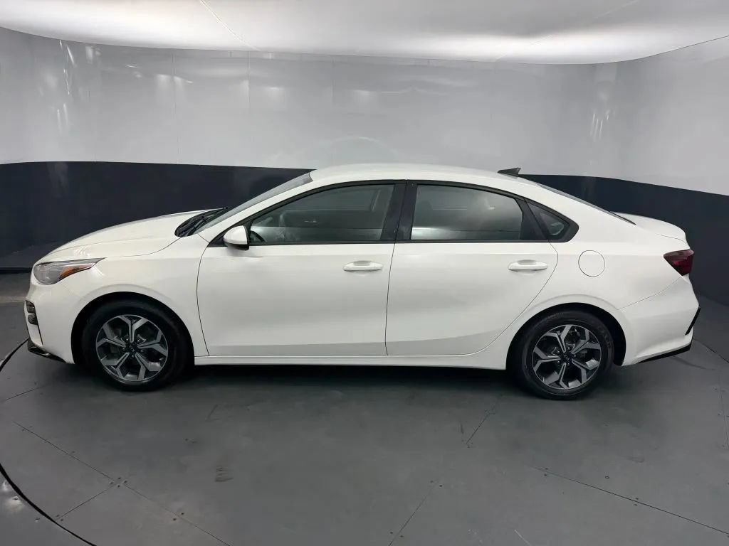 Used 2019 Kia Forte LXS FWD image 2