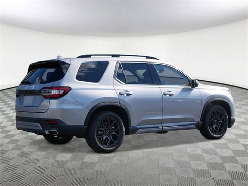 New 2025 Honda Pilot Touring image 5