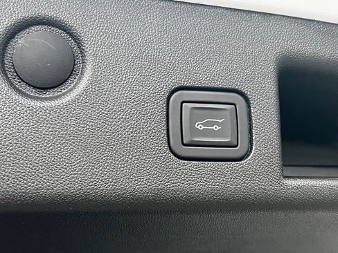 Used 2023 Chevrolet Equinox Premier image 20