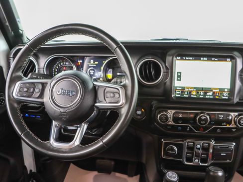 Used 2022 Jeep Wrangler Unlimited Sahara AWD/4WD image 19