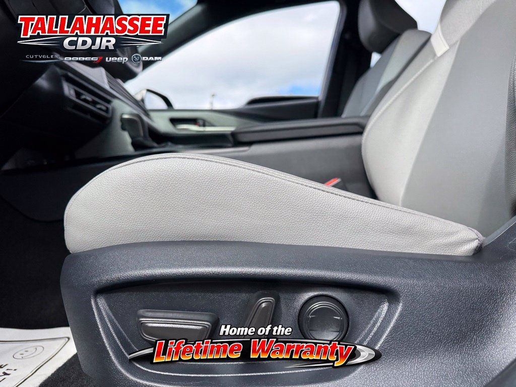 Used 2025 Toyota Camry SE w/ Convenience Package FWD image 17