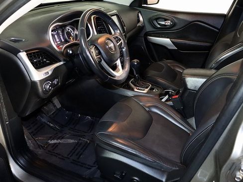 Used 2018 Jeep Cherokee Latitude Plus w/ Cold Weather Group image 12