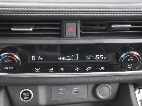 Used 2023 Nissan Rogue SV image 9