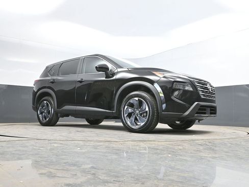 Used 2024 Nissan Rogue SV FWD image 32
