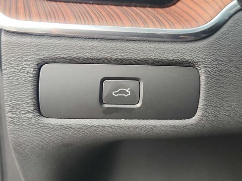 Used 2024 Volvo XC60 B5 Ultimate w/ Protection Package Premier AWD/4WD image 21