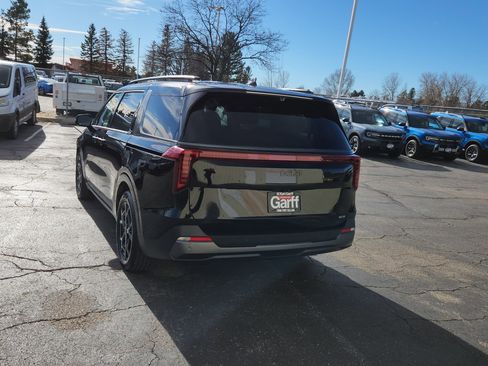 Used 2025 Kia Carnival SX Prestige image 10