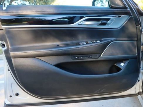 Used 2019 BMW 740i w/ Executive Package image 13
