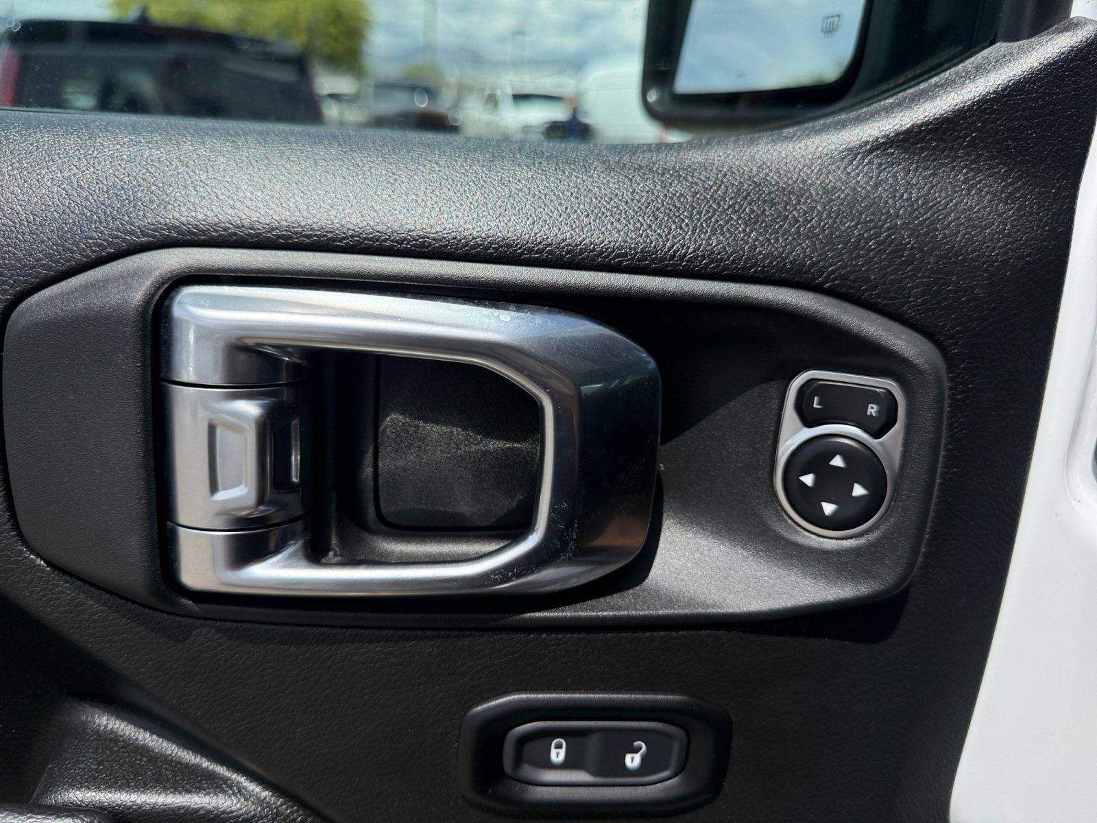 Used 2025 Jeep Gladiator Sport AWD/4WD image 17