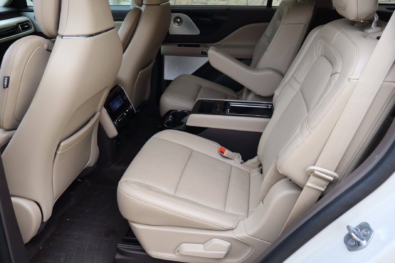 Used 2024 Lincoln Aviator Reserve w/ Equipment Group 201A RWD image 6