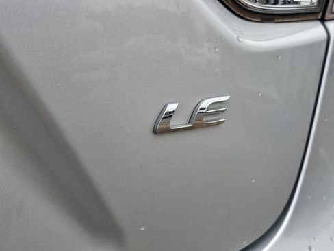 Used 2021 Toyota Corolla LE image 27