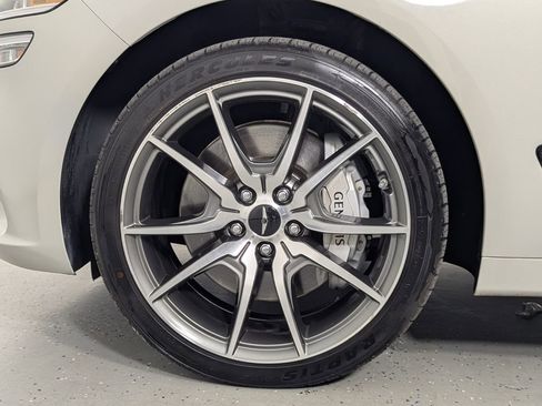Used 2025 Genesis G70 2.5T AWD/4WD image 11