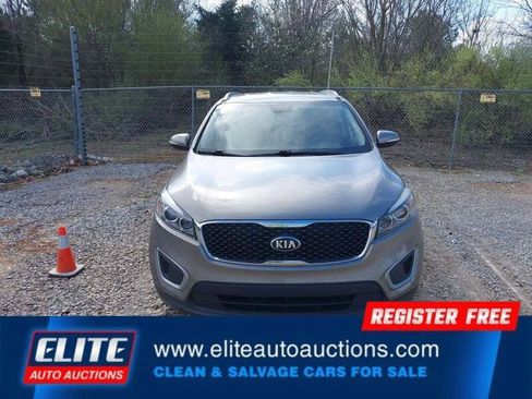 Used 2017 Kia Sorento LX image 24