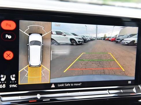 Certified 2025 Volkswagen Atlas SEL Premium R-Line image 13