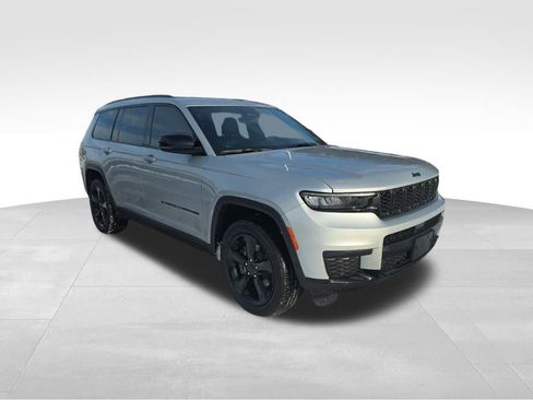 Used 2023 Jeep Grand Cherokee L Laredo image 3