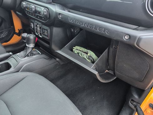 Used 2021 Jeep Wrangler Unlimited Sport image 30