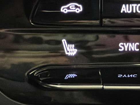 Used 2023 Buick Envision Essence w/ Sport Touring Package AWD/4WD image 33